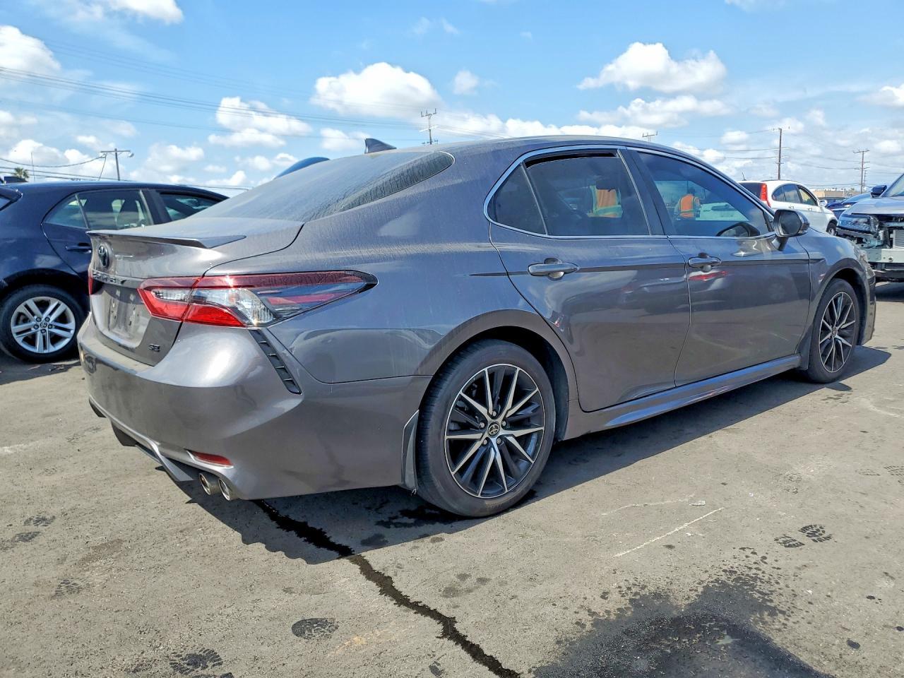 2023 Toyota Camry Se - Фото 3