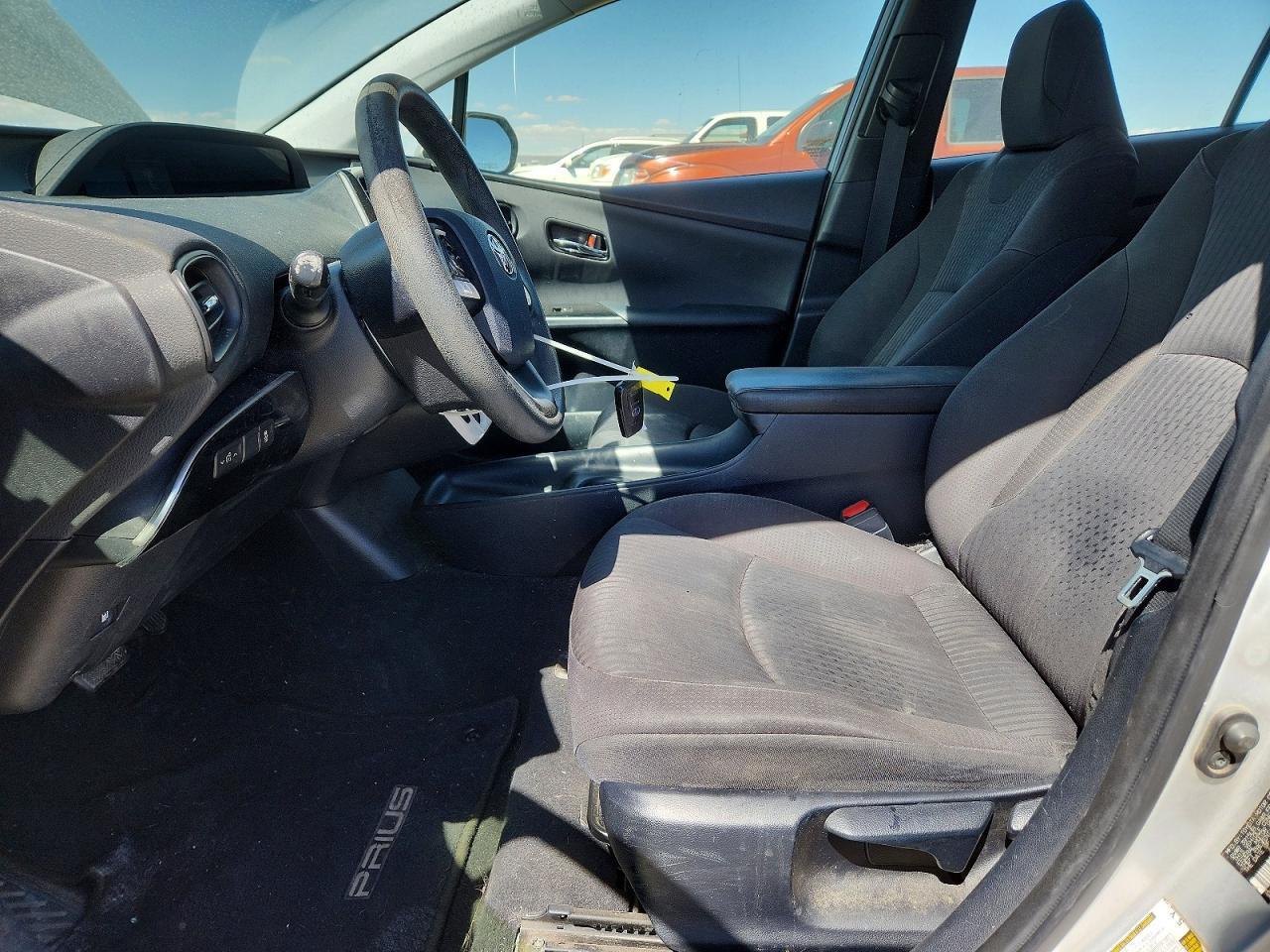 2016 Toyota Prius Two - Фото 7