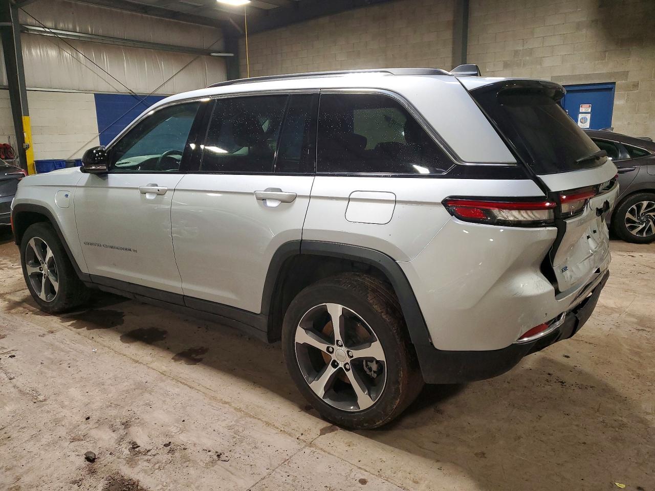 2023 Jeep Grand Cherokee - Image 2