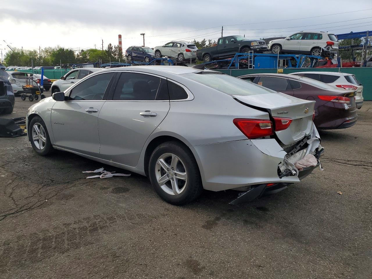 2021 Chevrolet Malibu Ls - Фото 2