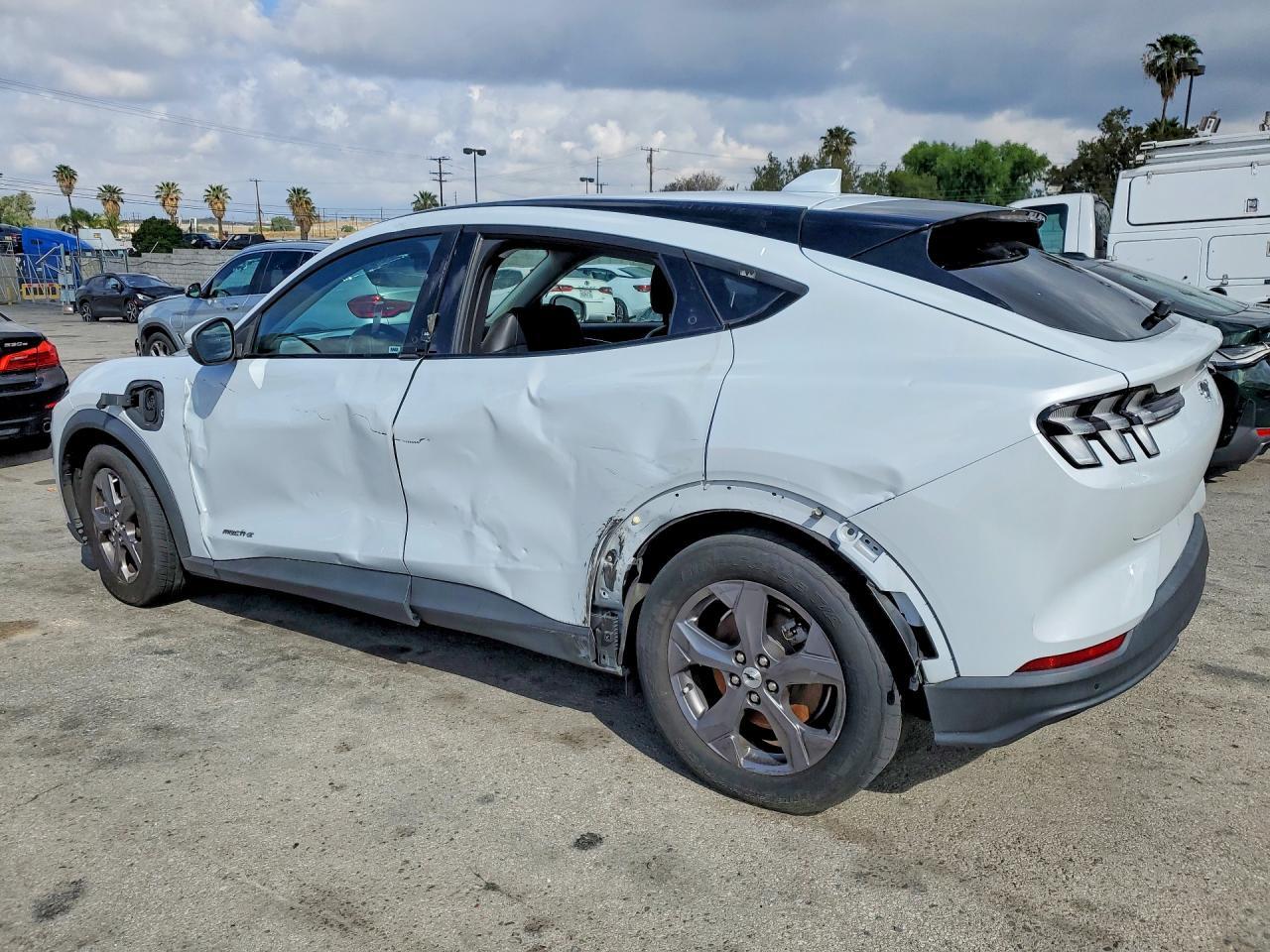 2022 Ford Mustang Mach-E Select - Фото 2