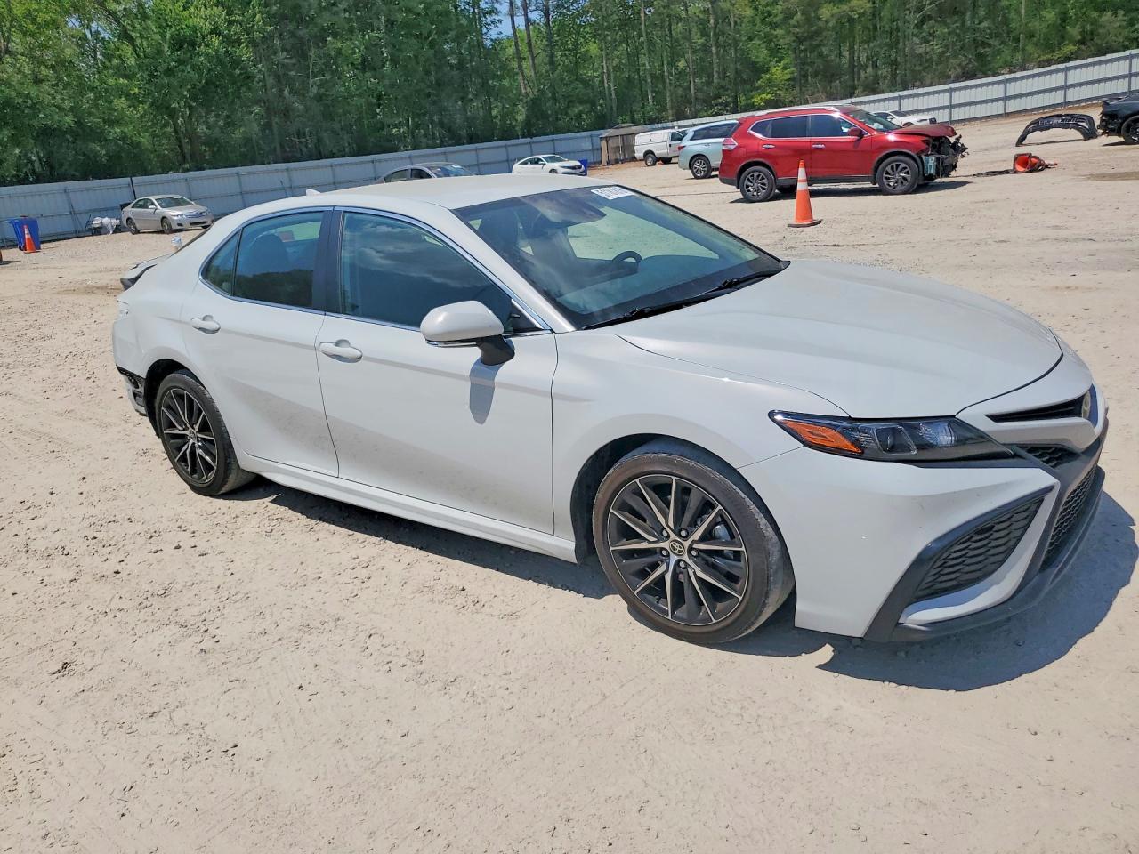 2023 Toyota Camry Se - Image 4