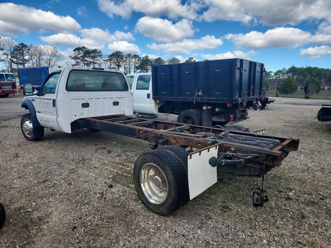 2007 Ford F550 Super Duty Truck Cab And Chassis - Фото 2