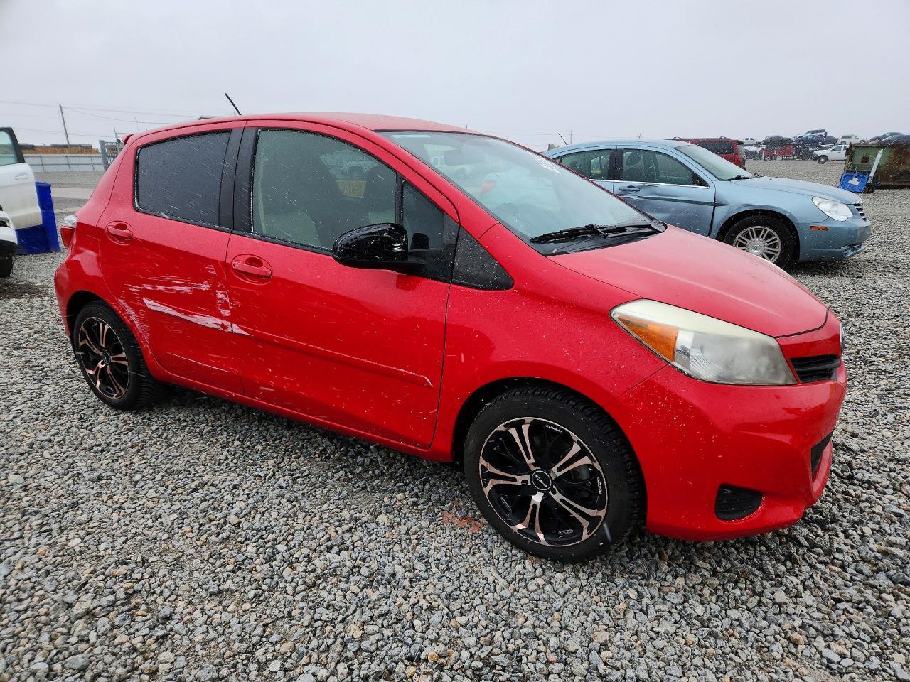 2014 Toyota Yaris 5-Door Le - Фото 4