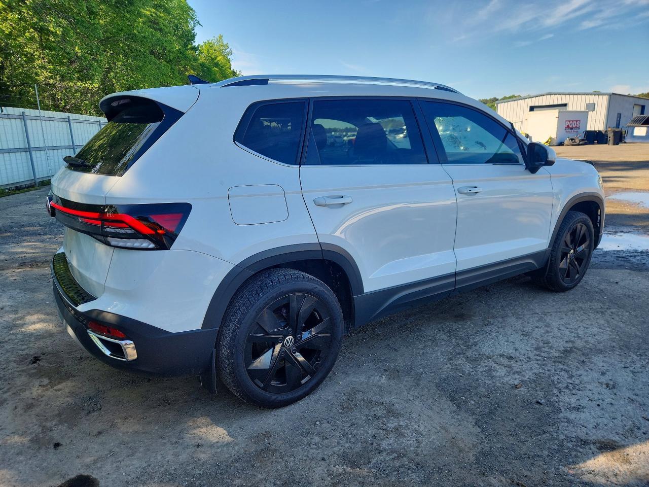 2025 Volkswagen Taos Se - Фото 3