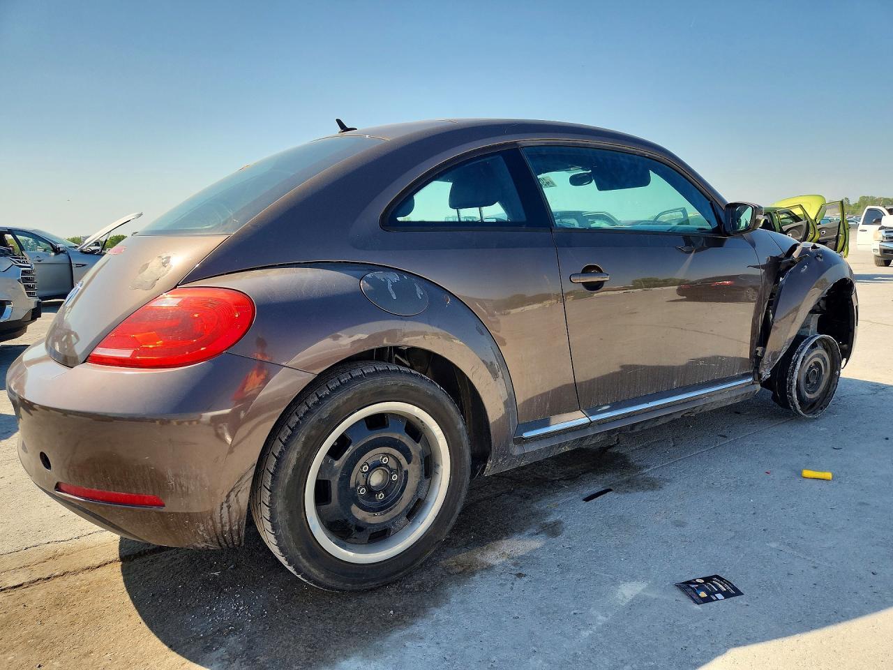 2013 Volkswagen Beetle - Фото 3