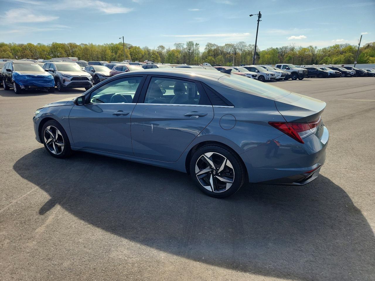 2023 Hyundai Elantra Limited - Image 2