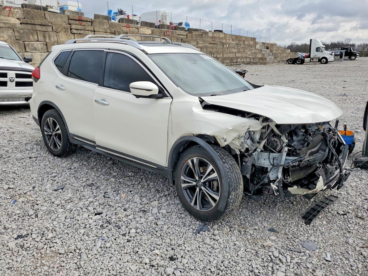 2017 Nissan Rogue S - Фото 4