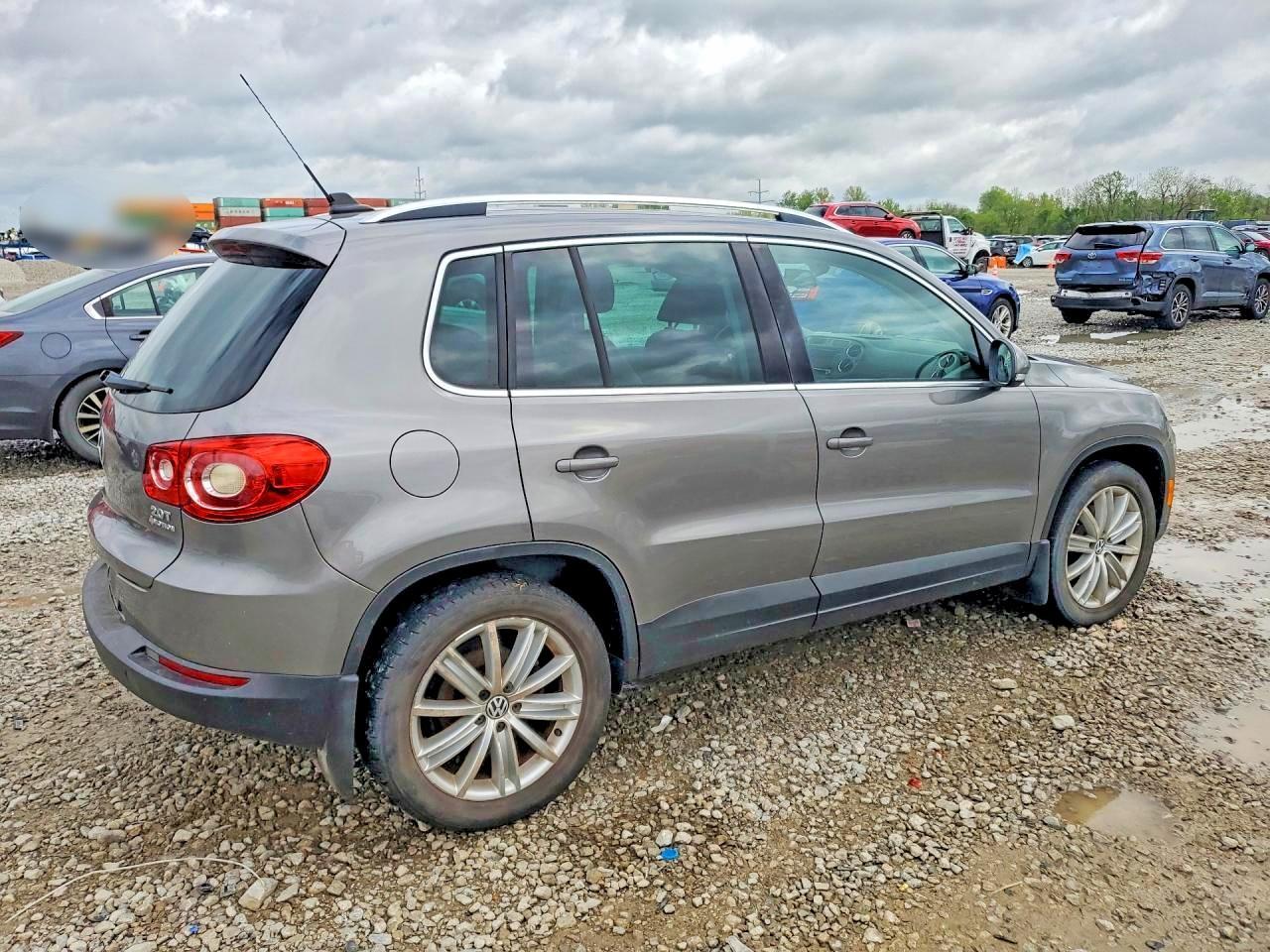 2010 Volkswagen Tiguan Se - Image 3