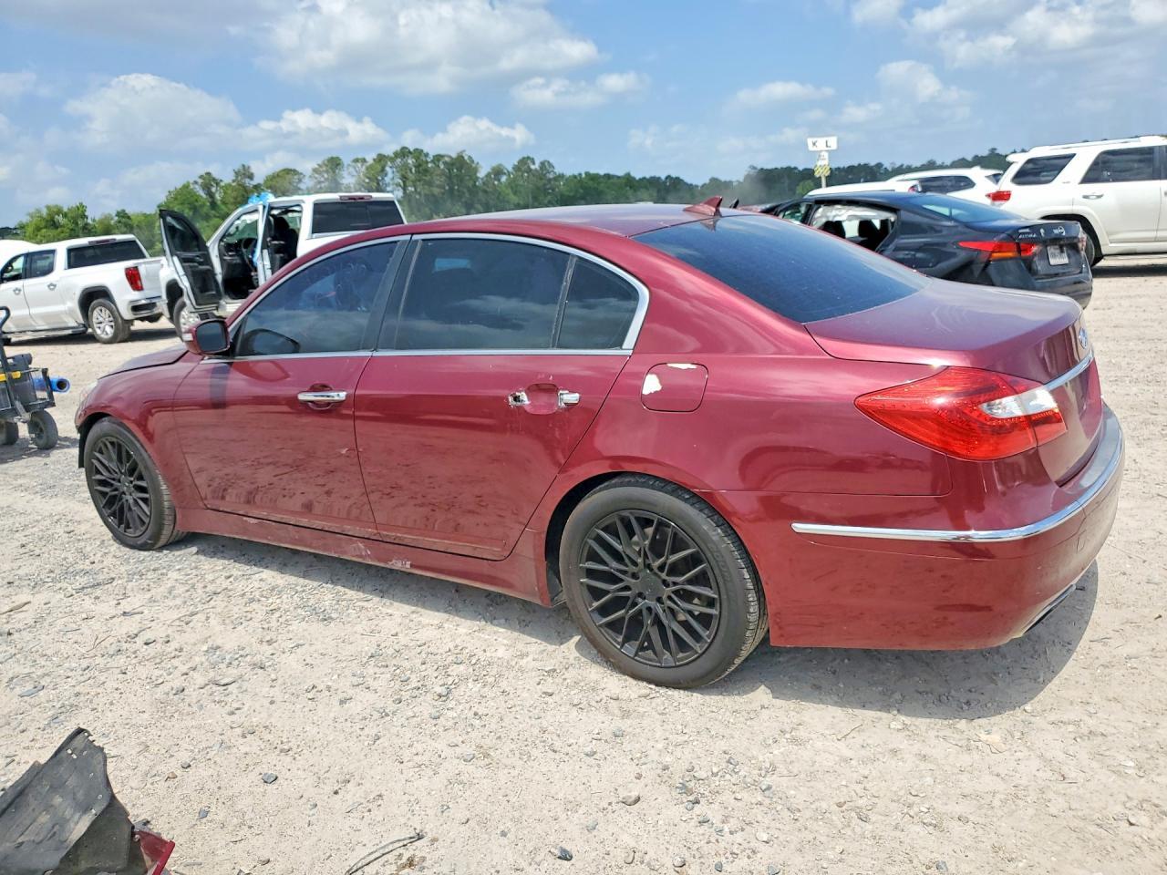2013 Hyundai Genesis - Фото 2