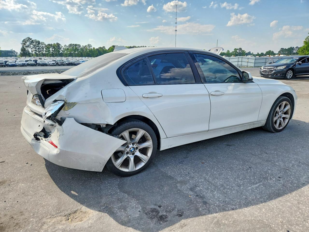 2015 BMW 328 I - Image 3