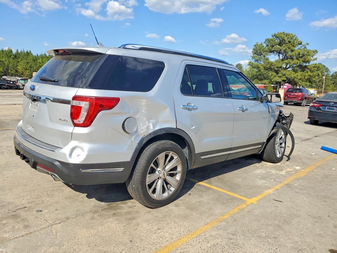 2019 Ford Explorer - Image 3