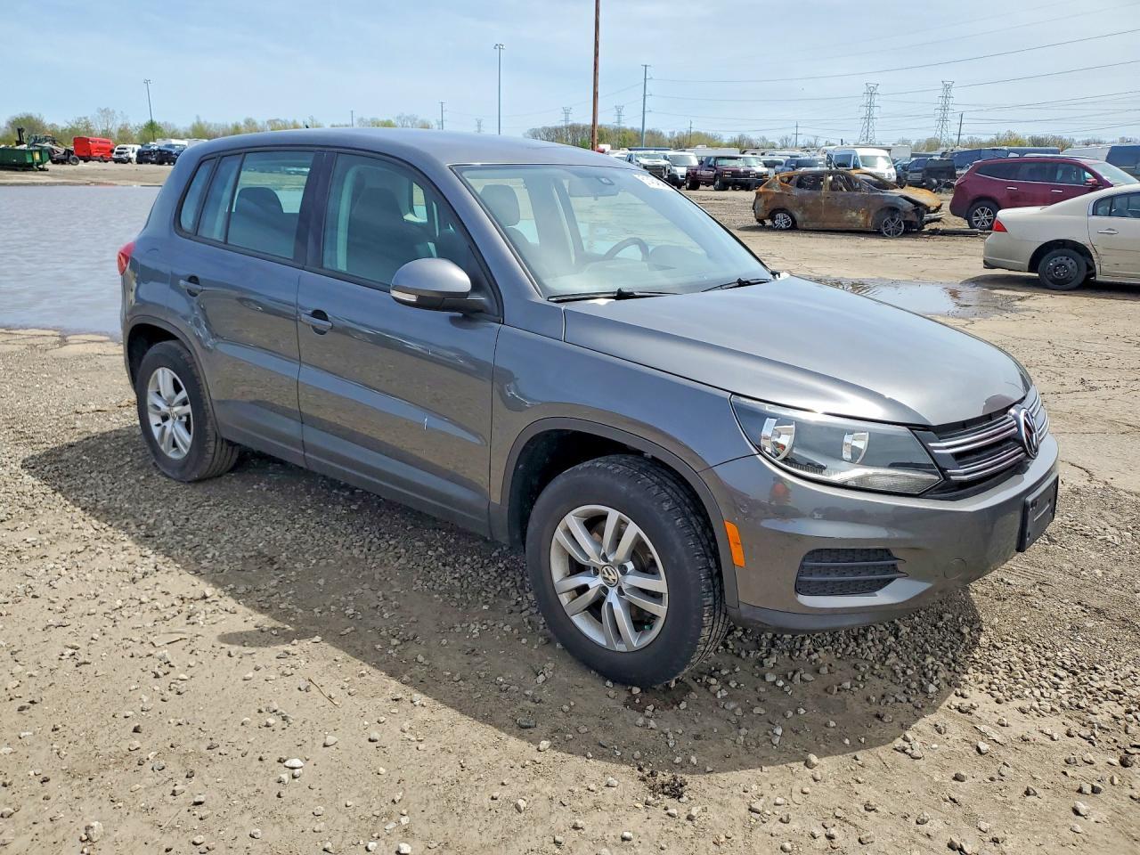 2014 Volkswagen Tiguan S - Image 4