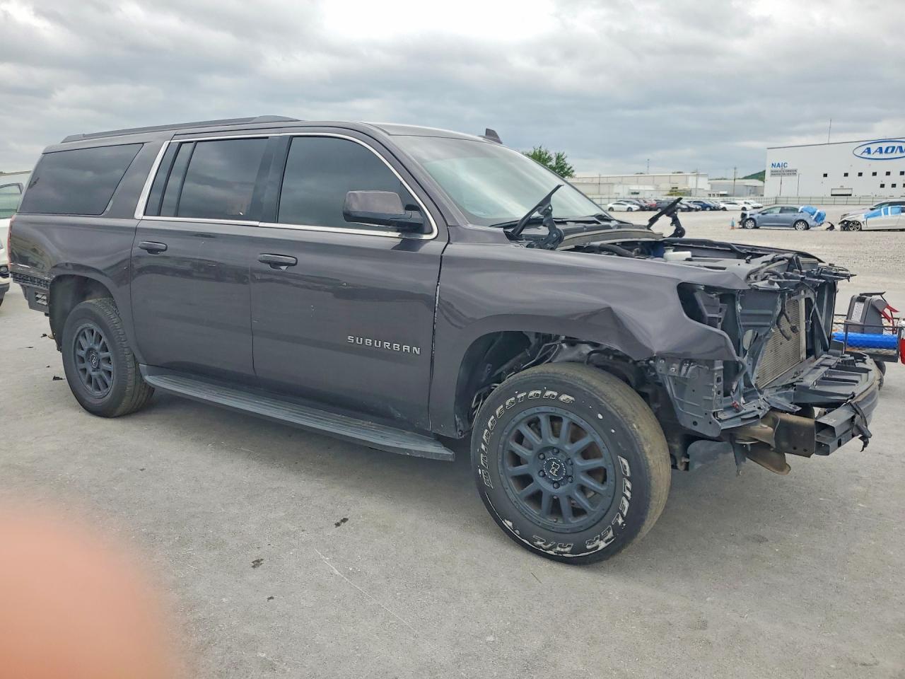 2017 Chevrolet Suburban C1500 Ls - Image 4