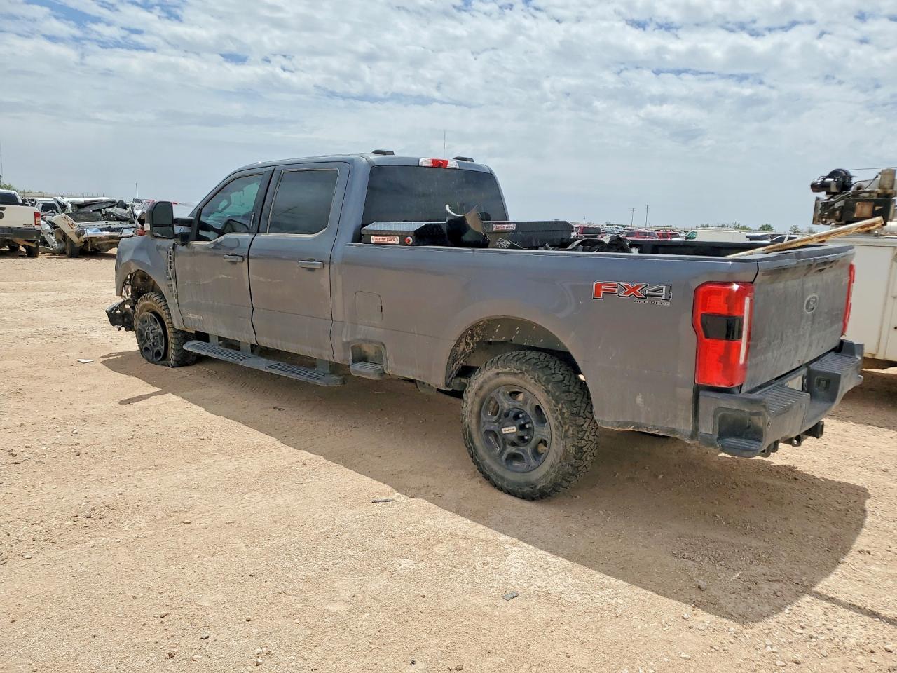 2024 Ford F250 Super Duty - Фото 2