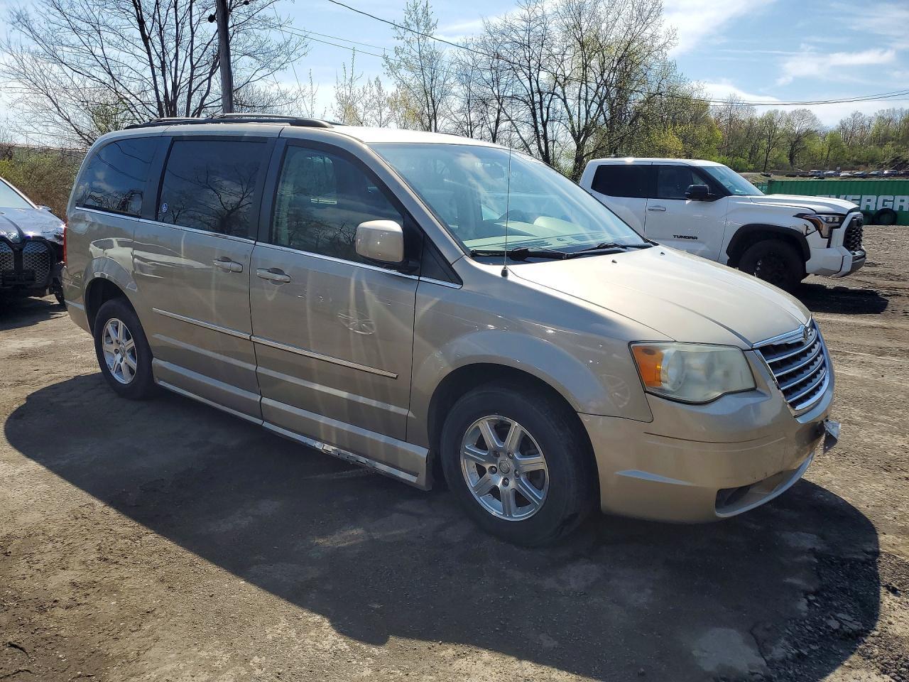 2009 Chrysler Town & Country Touring Handicap - Фото 4