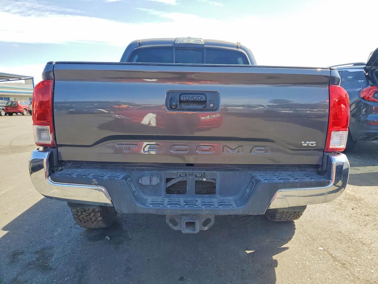 2017 Toyota Tacoma Sr5 V6 - Image 6