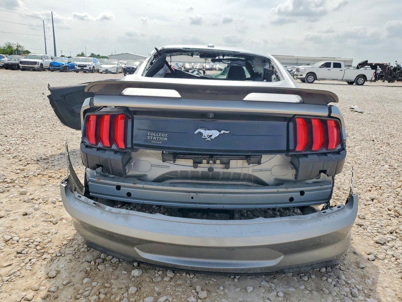2020 Ford Mustang - Фото 6