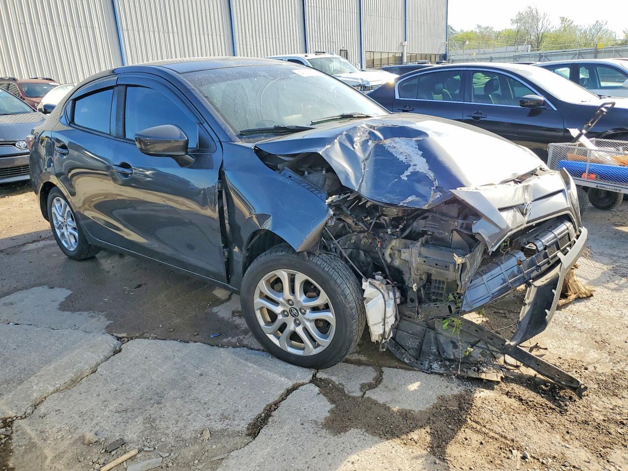 2018 Toyota Yaris Ia Base - Фото 4