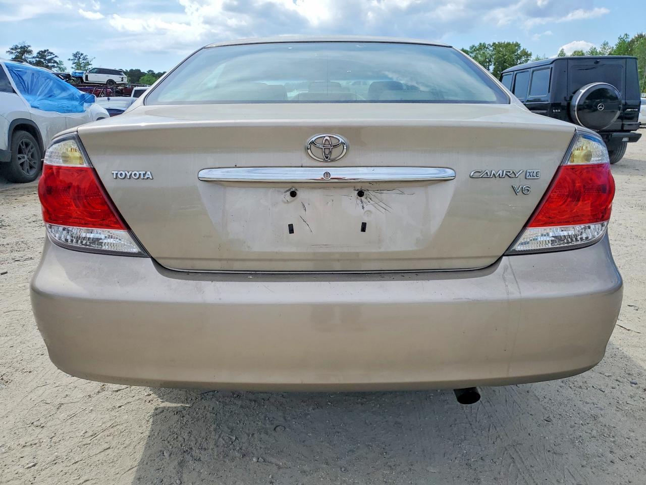 2005 Toyt Camry - Image 6