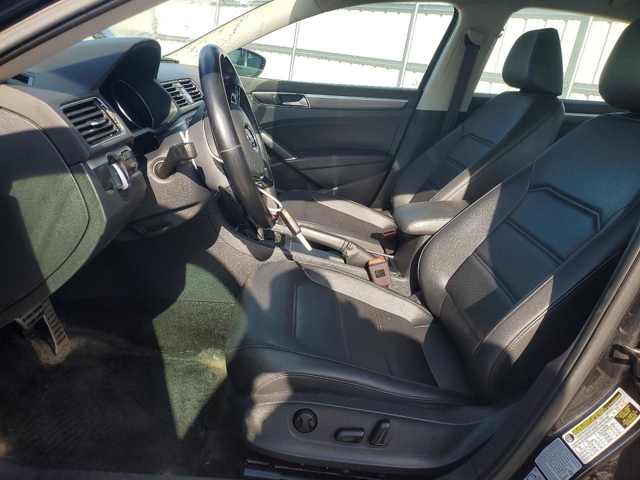 2017 Volkswagen Passat R-Line - Image 7