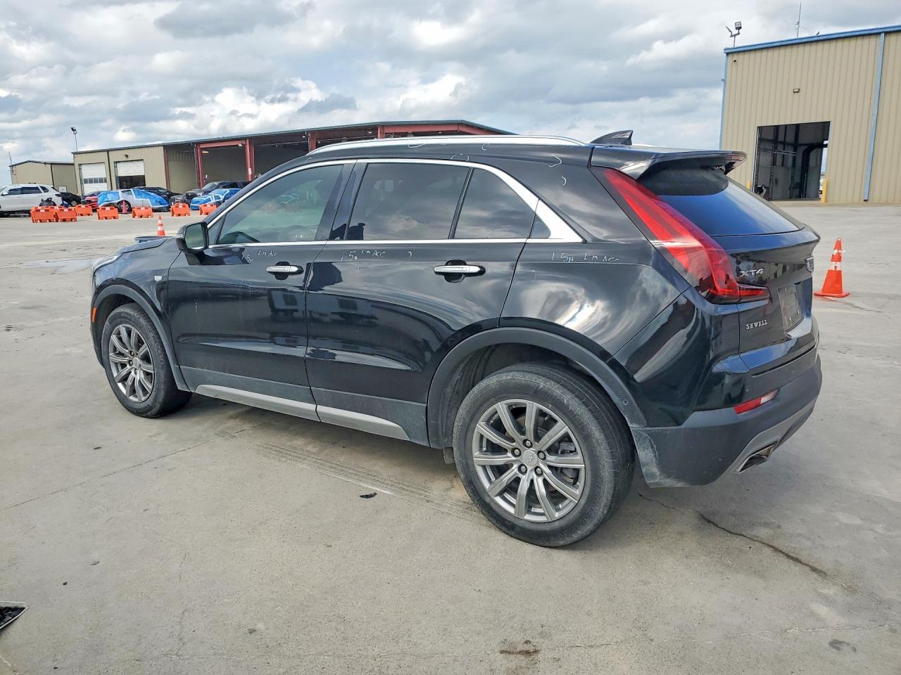 2022 Cadillac Xt4 Premium Luxury - Фото 2