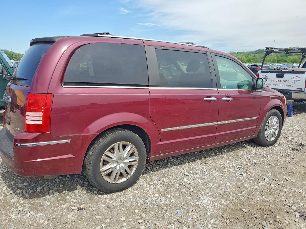 2008 Chrysler Town And Country - Image 3