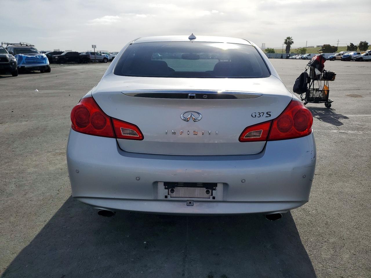 2010 Infiniti G37 - Фото 6