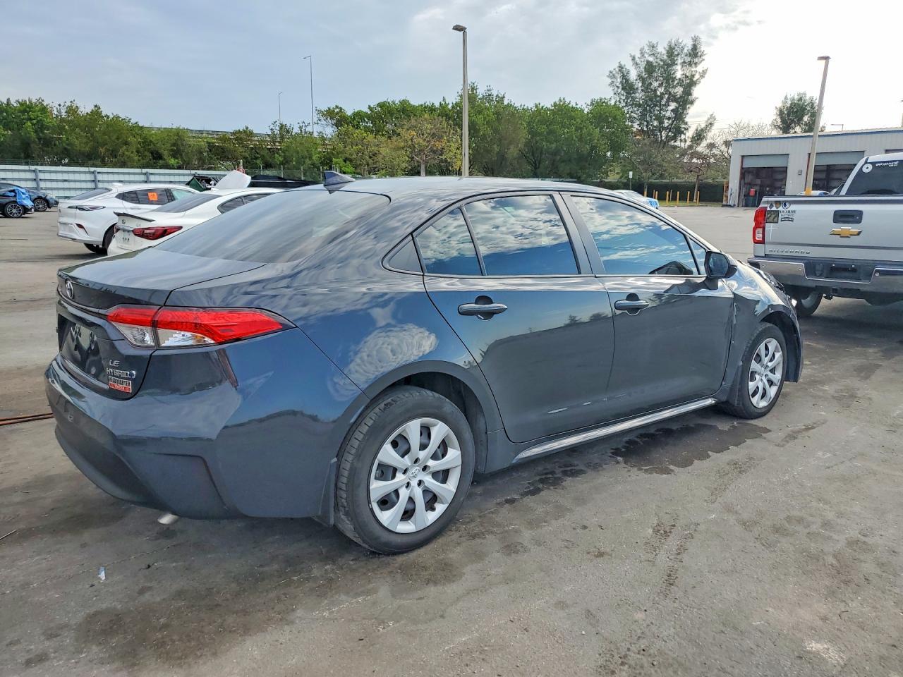 2024 Toyota Corolla Hybrid Le - Image 3