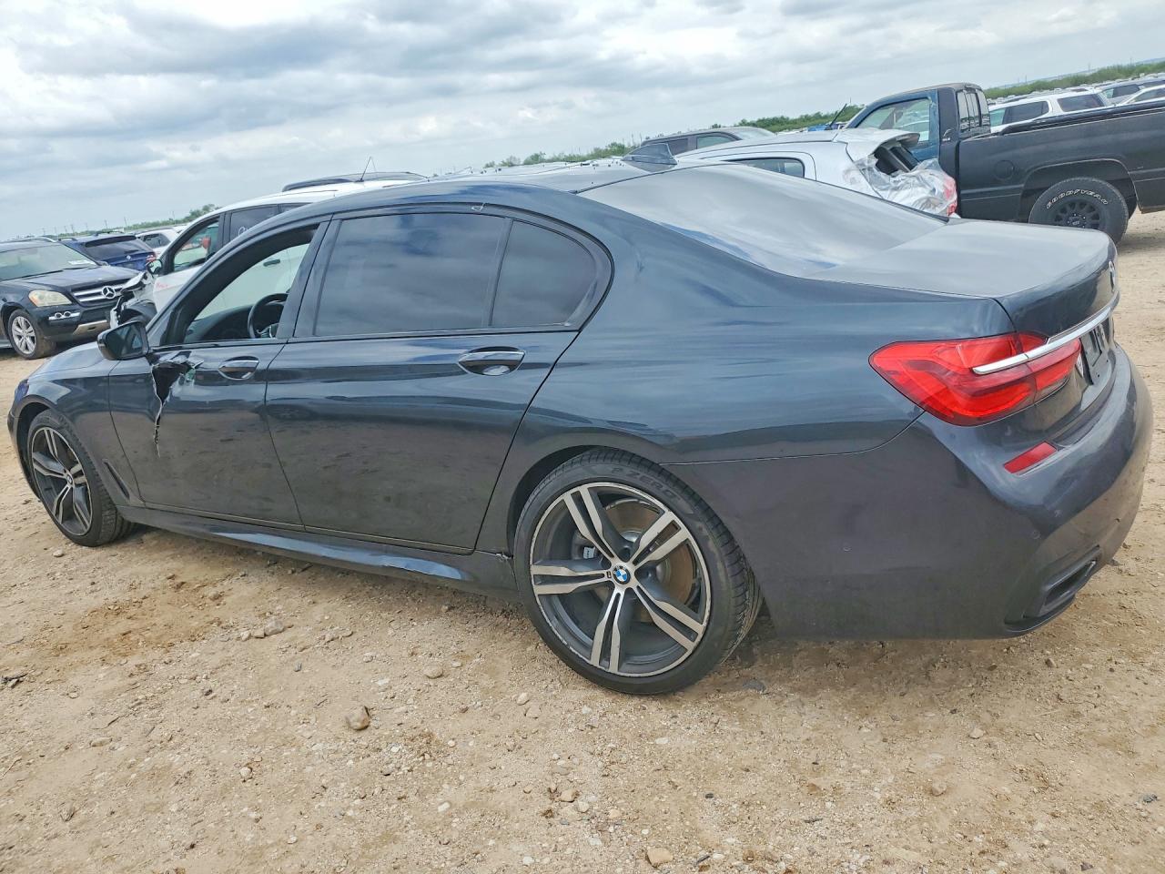 2019 BMW 750 I - Фото 2