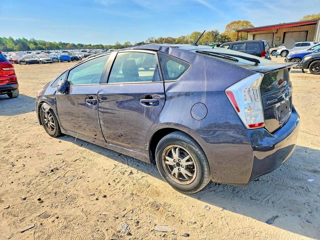 2011 Toyota Prius Three - Фото 2