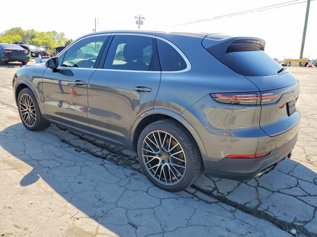 2019 Porsche Cayenne S - Image 2