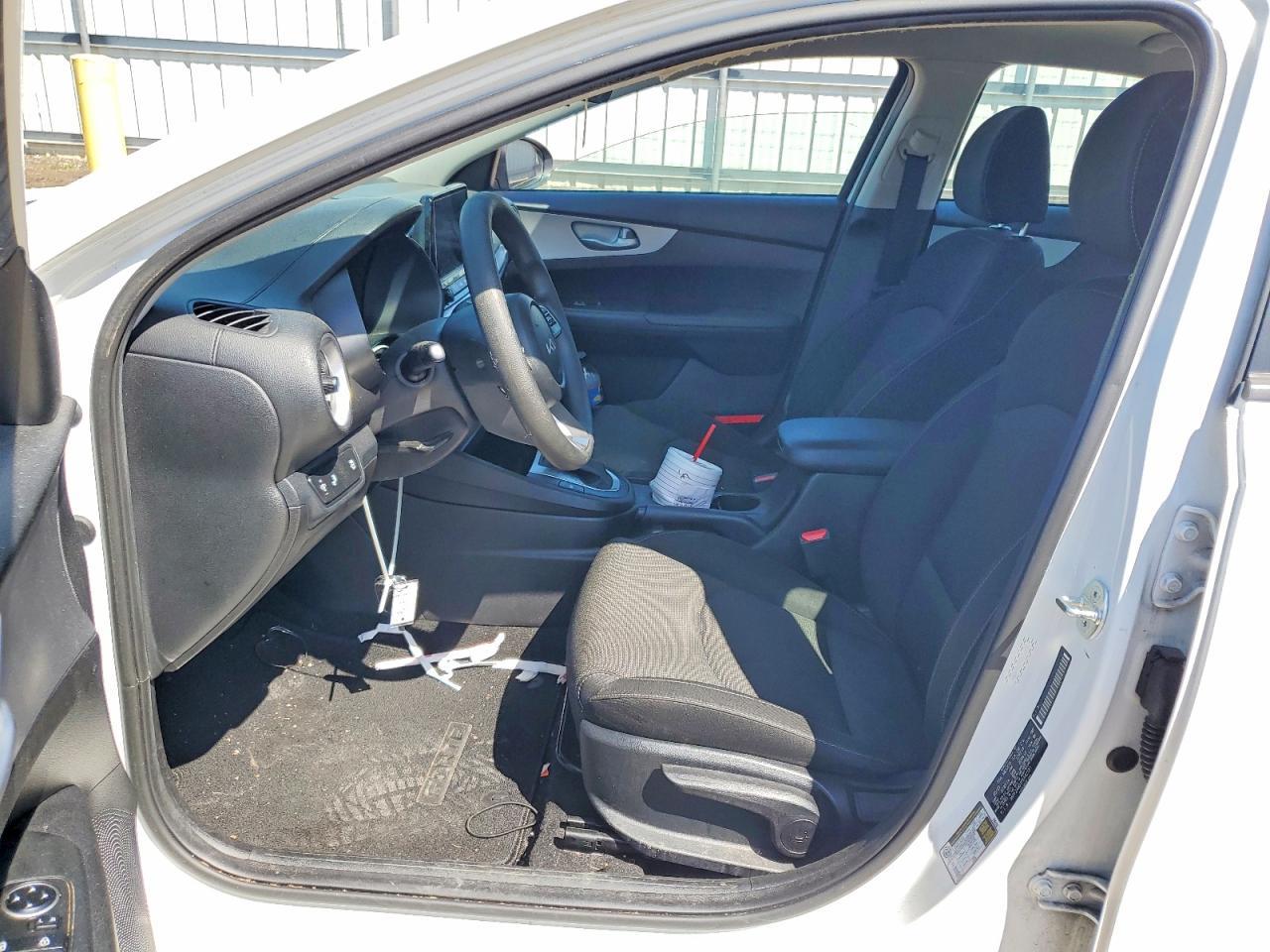 2023 Kia Forte Lxs - Image 7