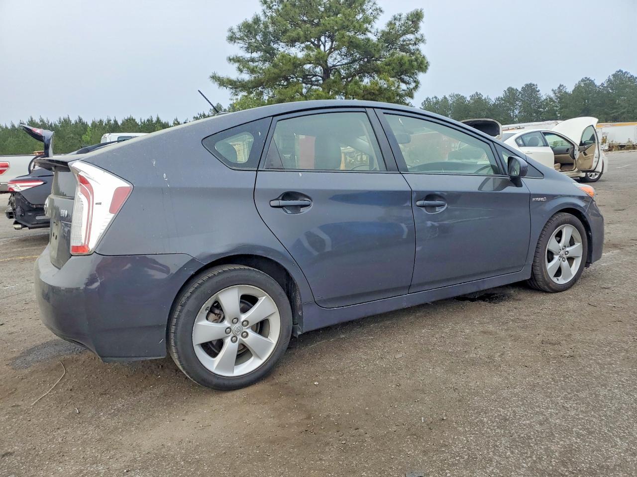 2015 Toyota Prius Five - Image 3