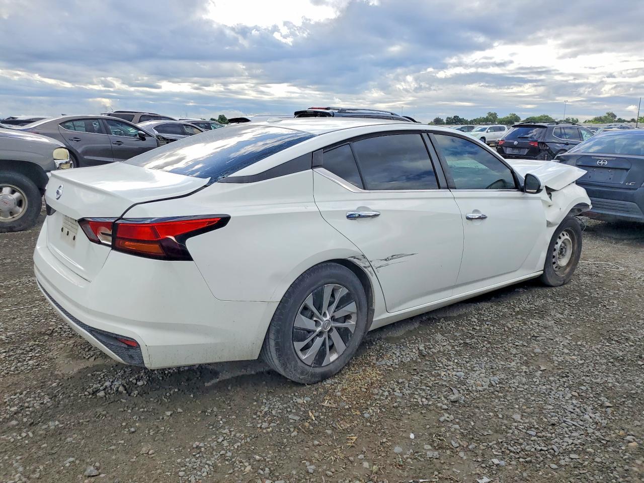 2019 Nissan Altima 2.5 S - Фото 3