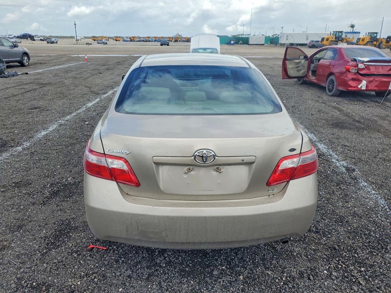 2009 Toyota Camry Le - Image 6