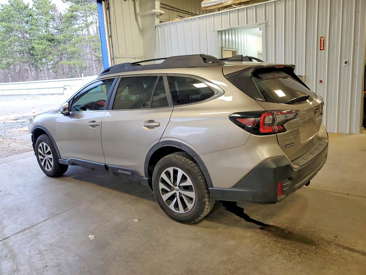 2020 Subaru Outback Premium - Фото 2