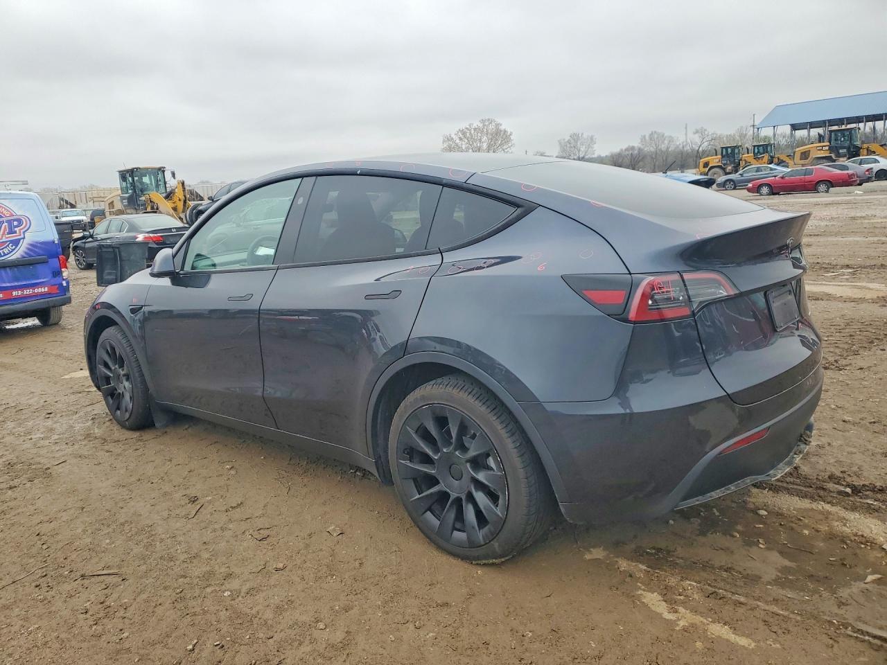 2024 Tesla Model Y - Фото 2