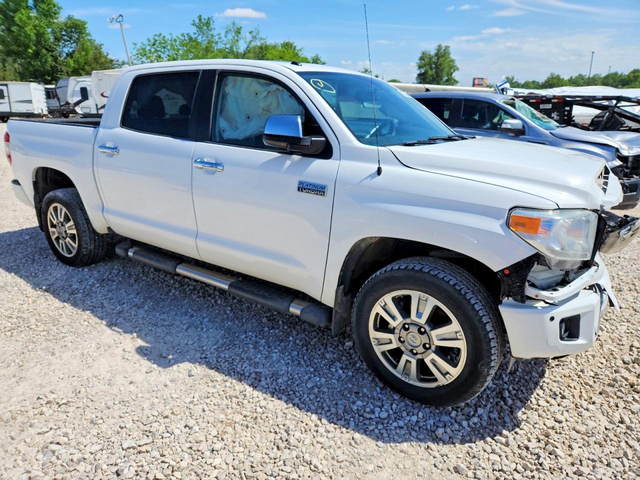2014 Toyota Tundra Crewmax Platinum - Image 4