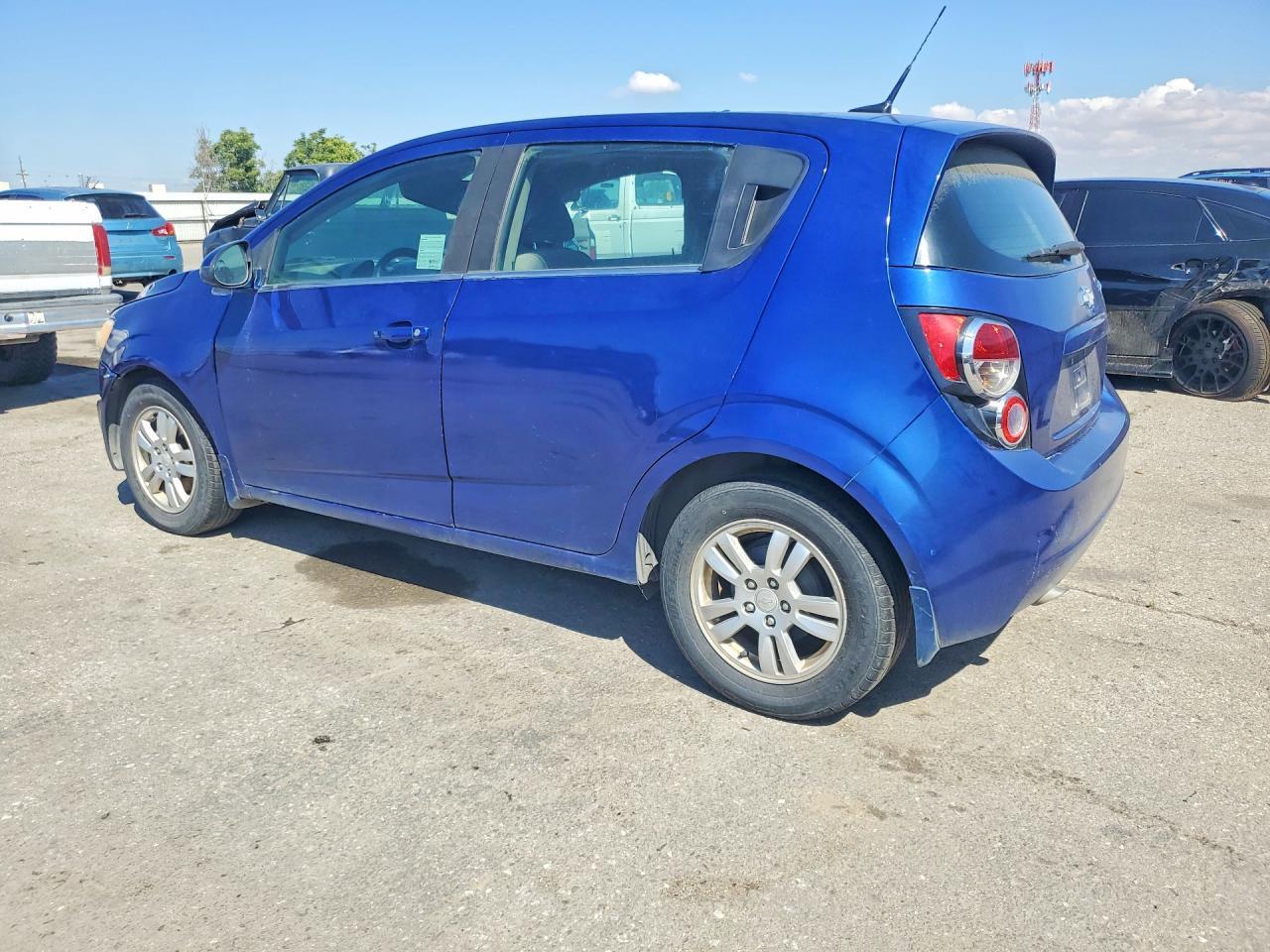 2013 Chevrolet Sonic Lt - Фото 2