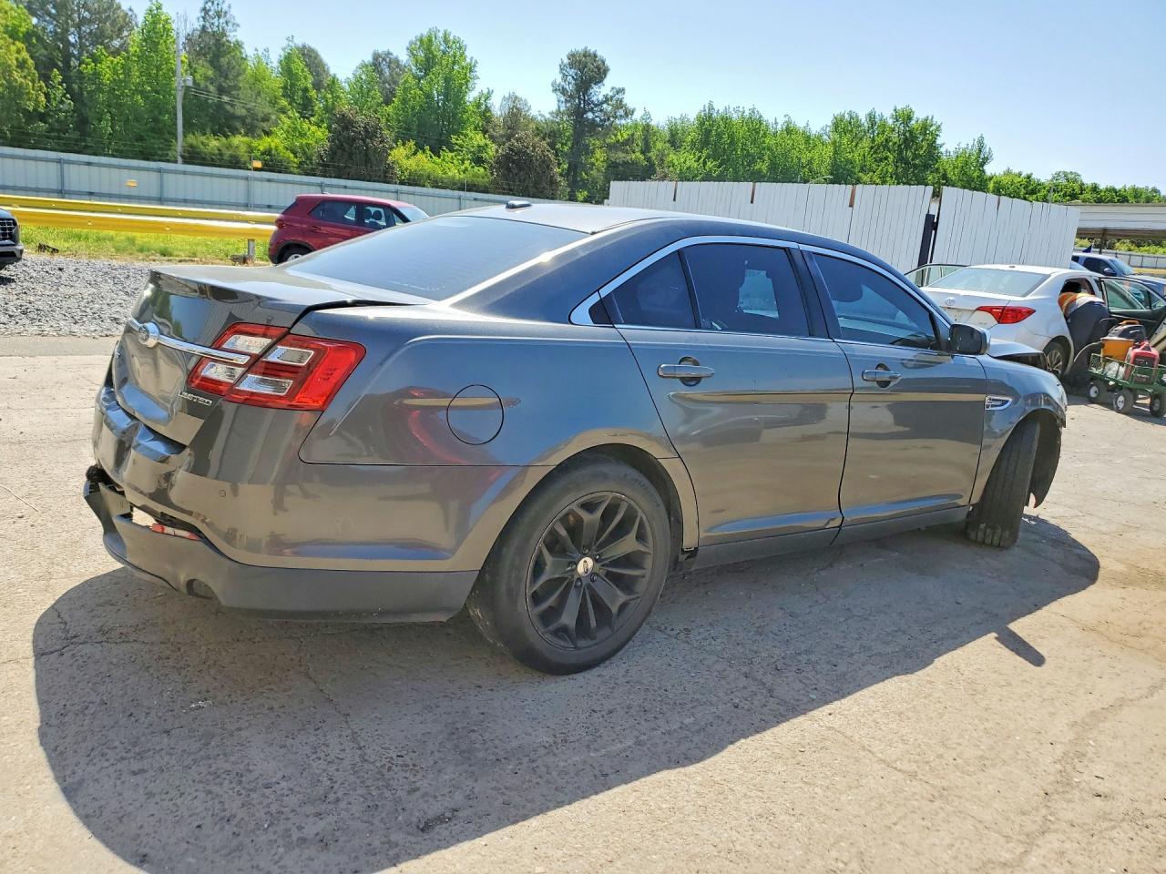 2015 Ford Taurus Limited - Image 3