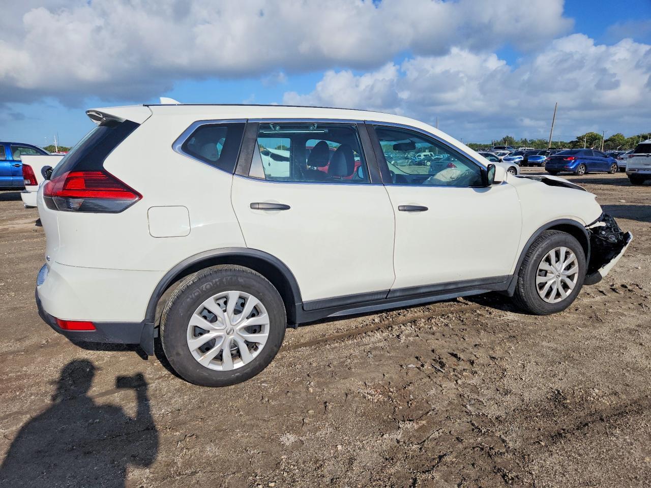 2017 Nissan Rogue S - Фото 3