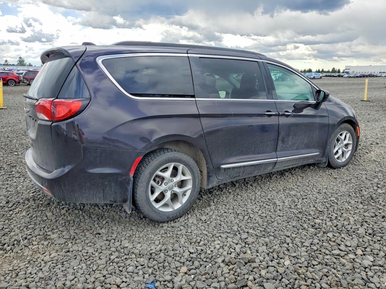 2017 Chrysler Pacifica Touring L - Фото 3