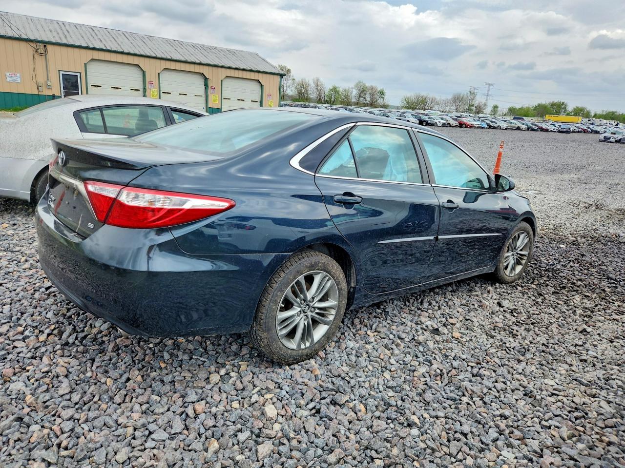 2016 Toyota Camry Se - Image 3