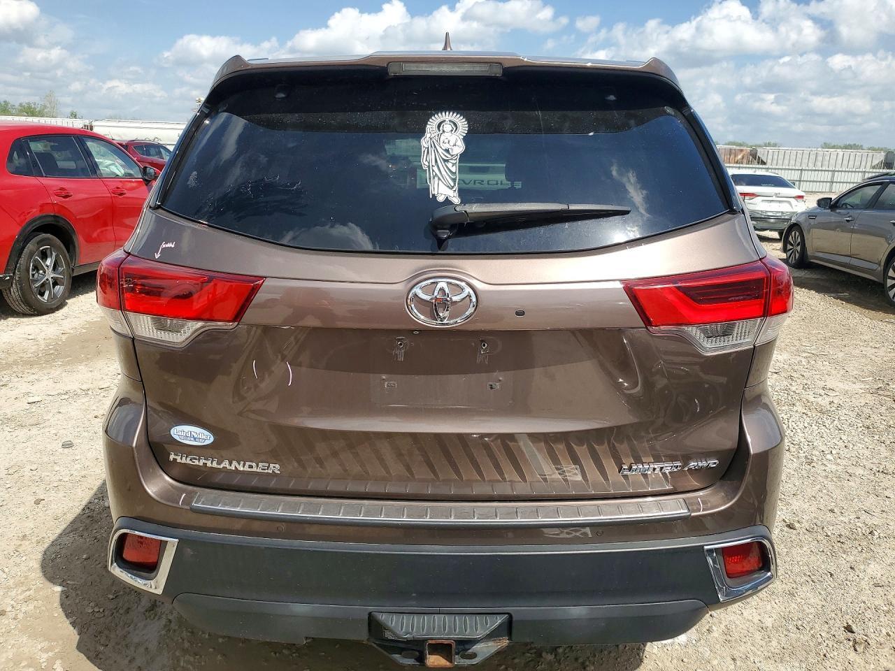 2019 Toyota Highlander Limited - Image 6