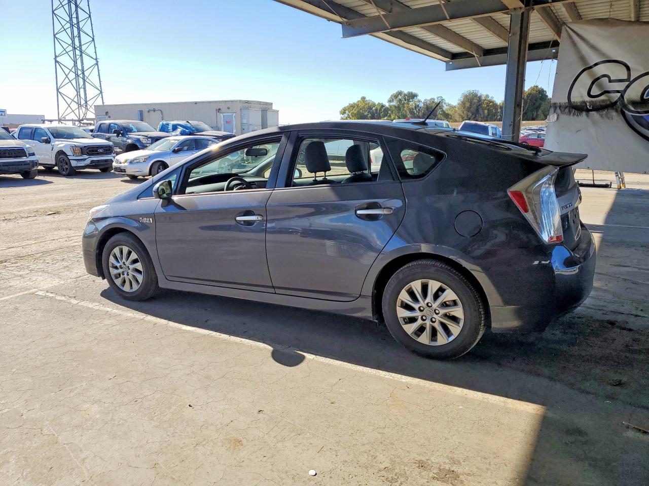 2015 Toyota Prius Plug-In Hybrid Base - Image 2