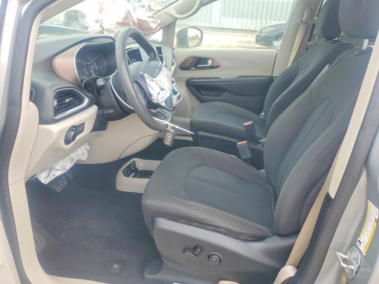 2018 Chrysler Pacifica - Image 7