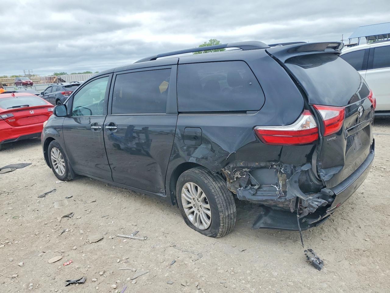 2015 Toyota Sienna Xle 8-Passenger - Фото 2