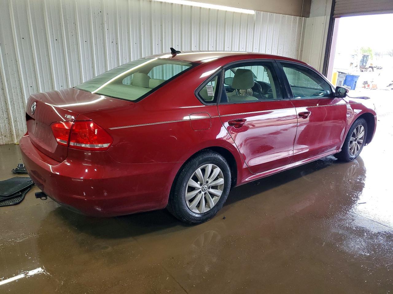 2015 Volkswagen Passat S - Фото 3