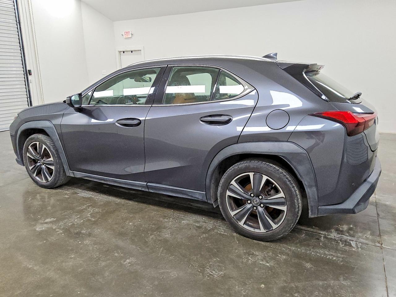 2022 Lexus Ux 200 Base - Image 2